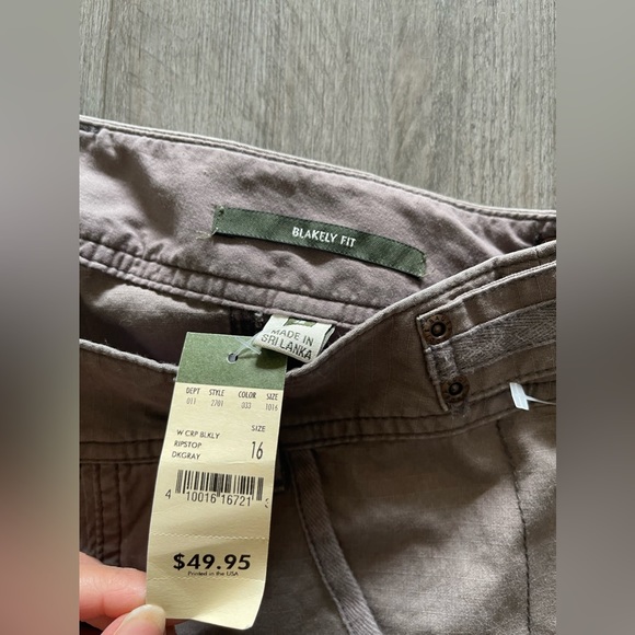 Eddie Bauer Blakley Fit Capri Cargos - Picture 6 of 10